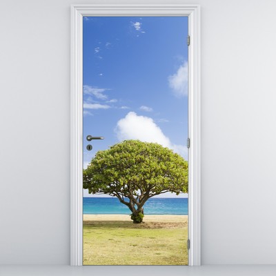 Fototapet pentru ușă - Plaja cu copac
