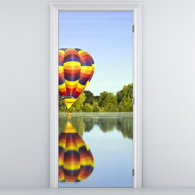 Fototapet pentru ușă - Balon cu aer cald pe lac