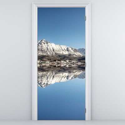Fototapet pentru ușă - Munții și reflecția lor