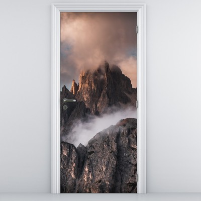 Fototapet pentru ușă - Dolomiții italieni ascunși în ceață