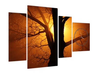Kép egy fáról naplementekor (órával)