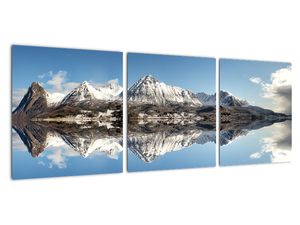 A hegyek képe és a tükröződés